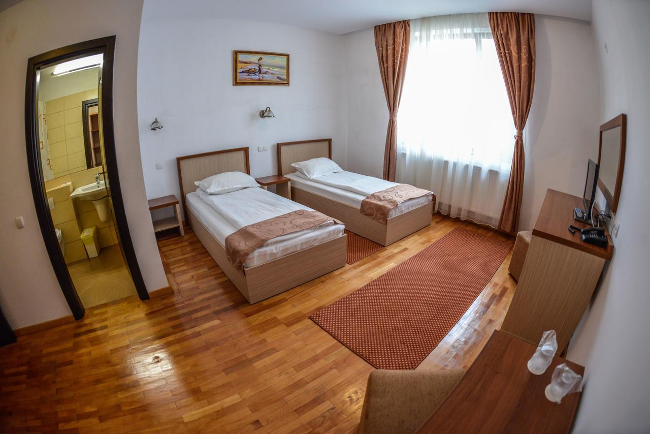 Hotel Posada Ramnicu Valcea Exterior photo