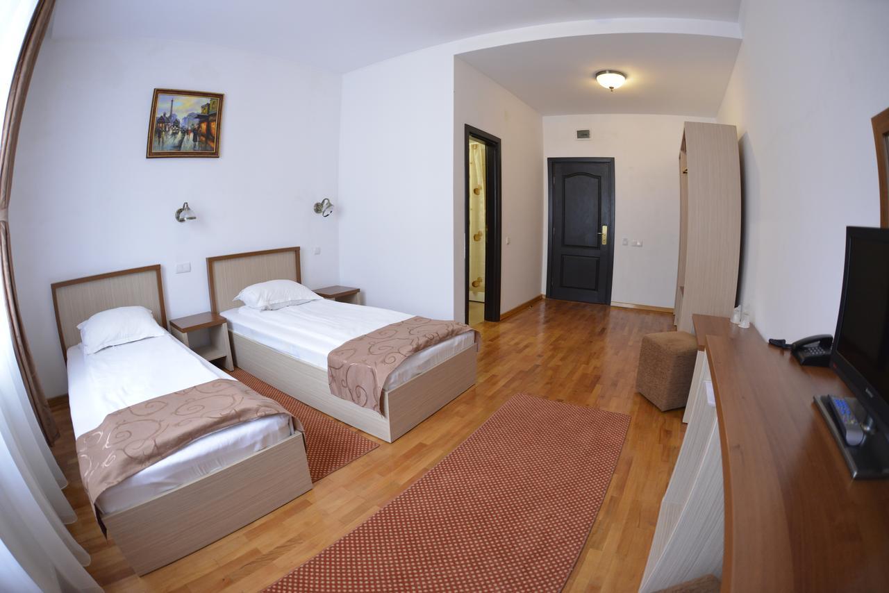 Hotel Posada Ramnicu Valcea Exterior photo